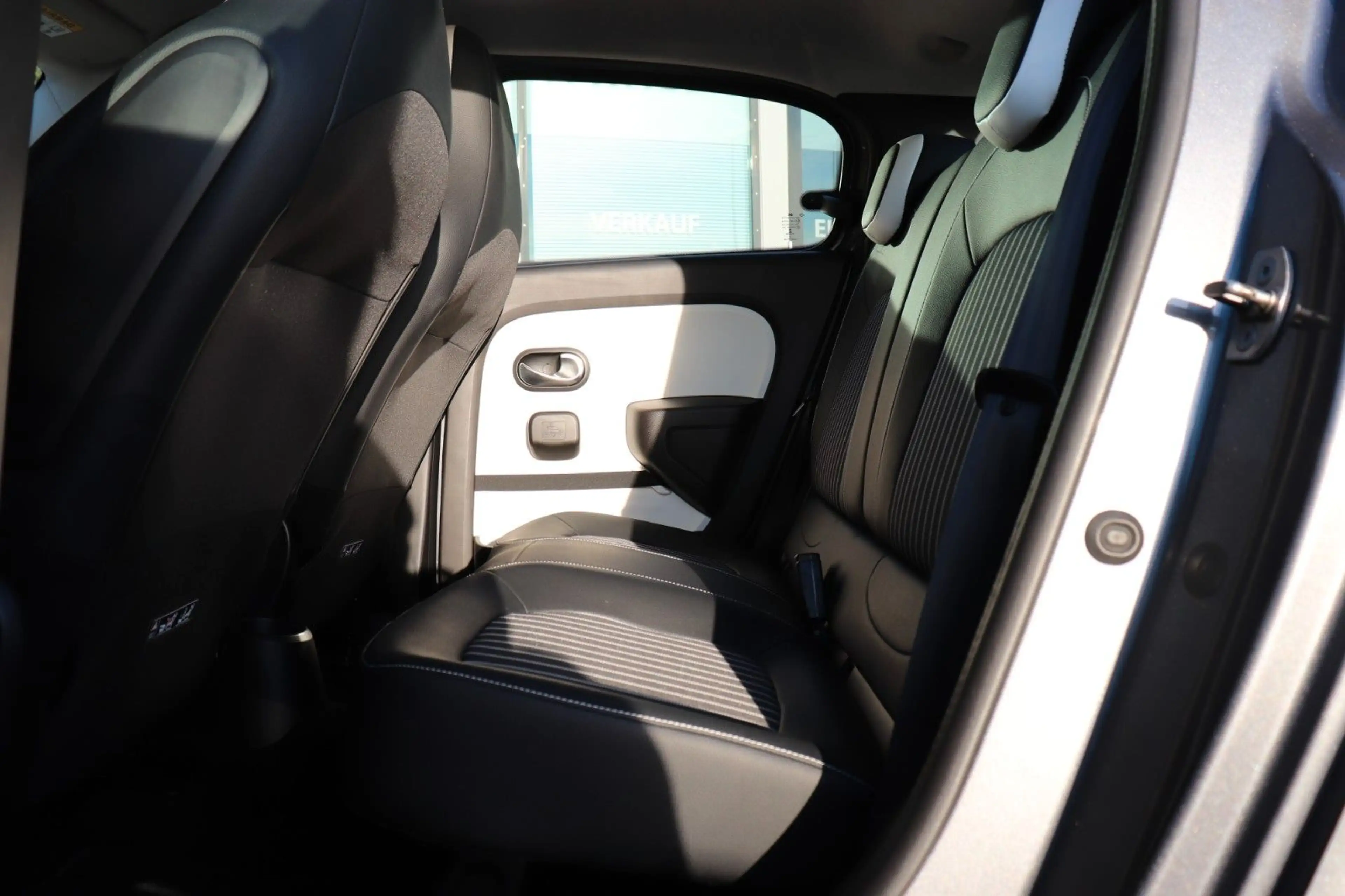 Renault Twingo Intens — photo 11