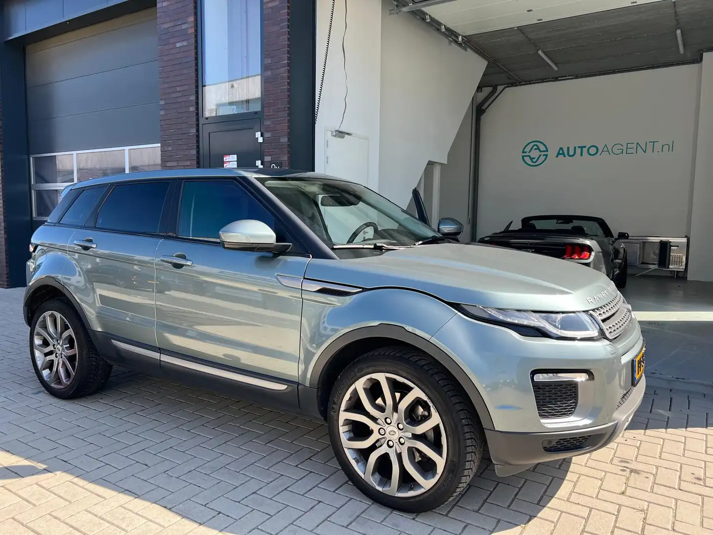 Land Rover Range Rover Evoque 2.0 TD4 Urban Series SE Leder/Pano/Cam/Cruise/NAP Gris - 2