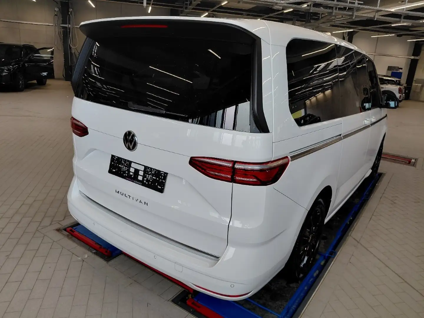 Volkswagen T7 Multivan Style lang AHK/ACC/HEADUP/PANO/H&K Weiß - 2