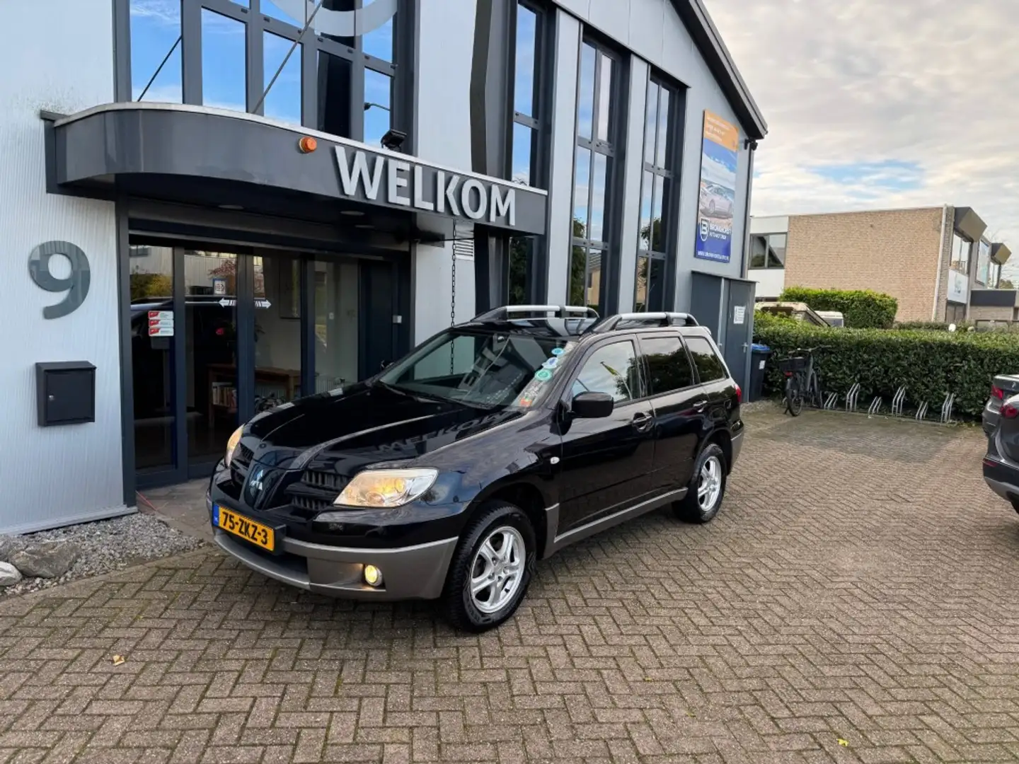 Mitsubishi Outlander 2.0 Climatcntrl, 136PK, LM-velgen, Trekhk, Bluetoo Noir - 2