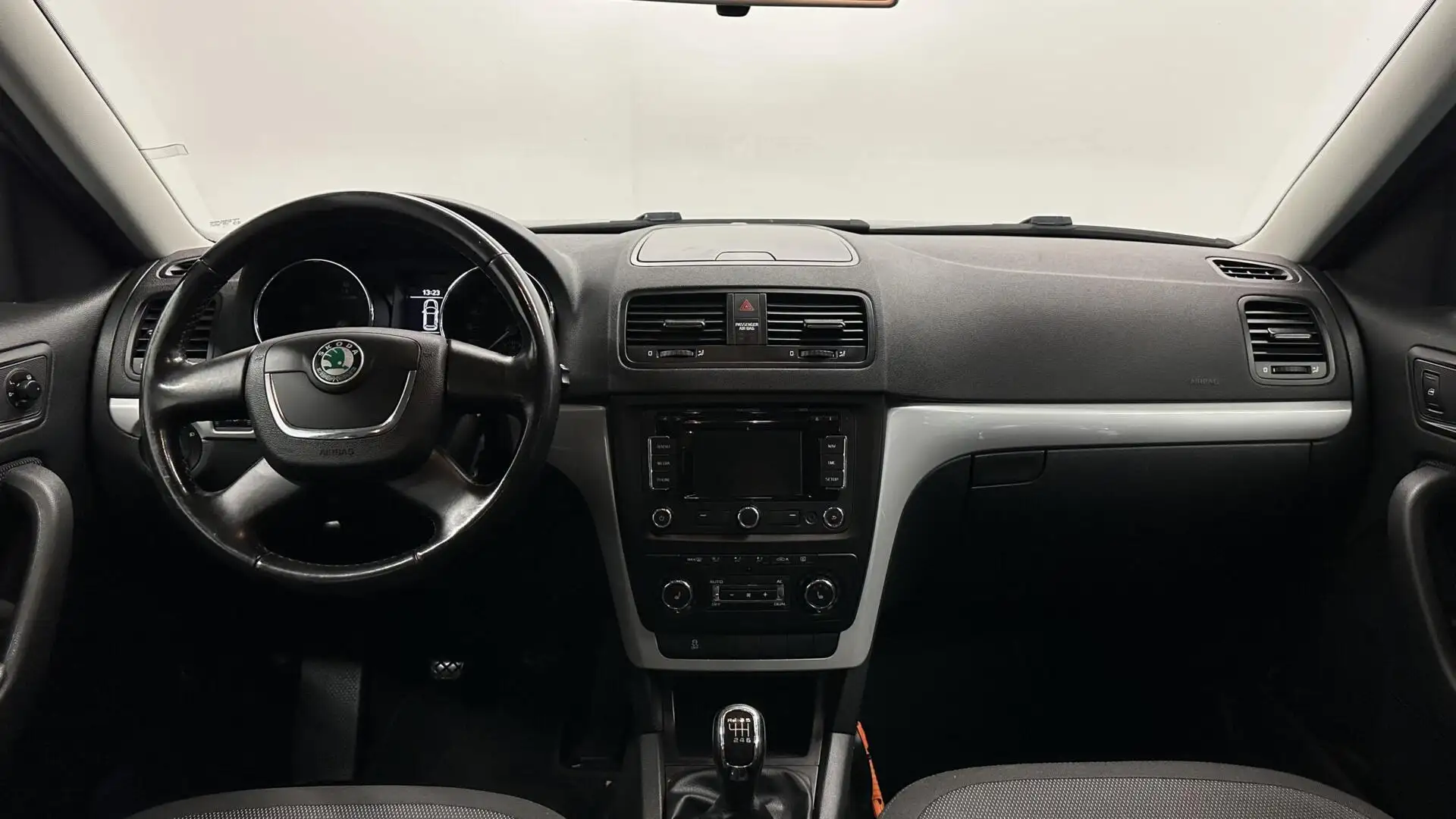 Skoda Yeti 1.2 TSI Comfort NAVIGATIE LM TREKHAAK, Grijs - 2