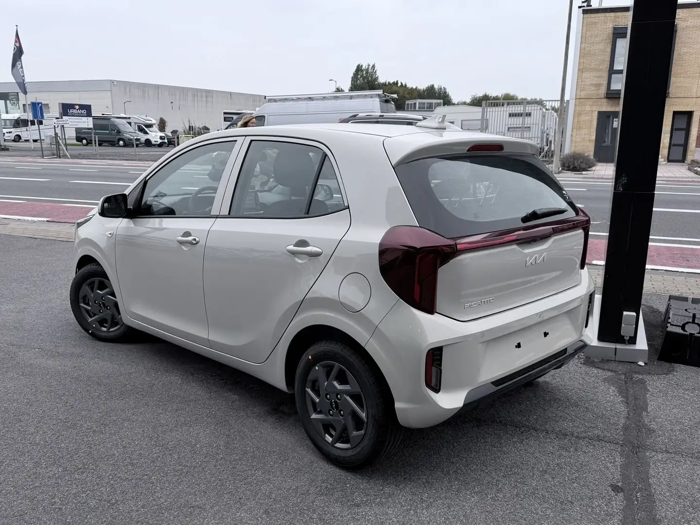 Kia Picanto MPI ISG Pulse AMT Beige - 2