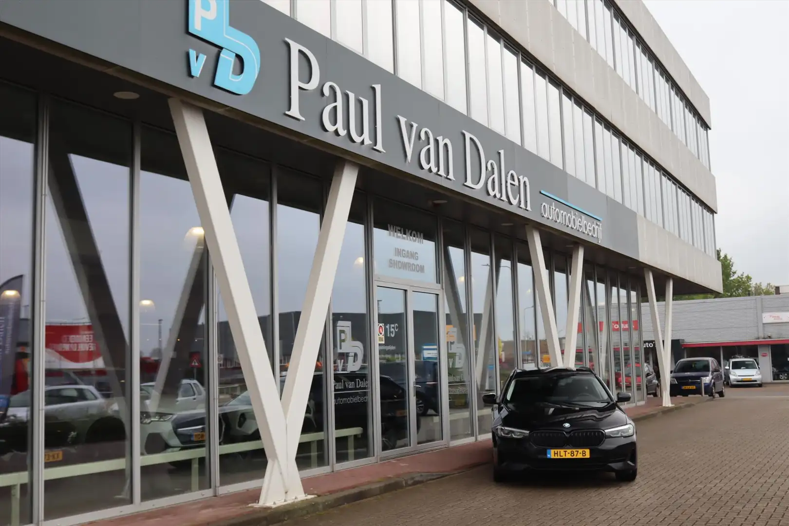 BMW 530 5-Serie Touring (g31) 530e XDRIVE 292PK AUTOMAAT B Black - 2