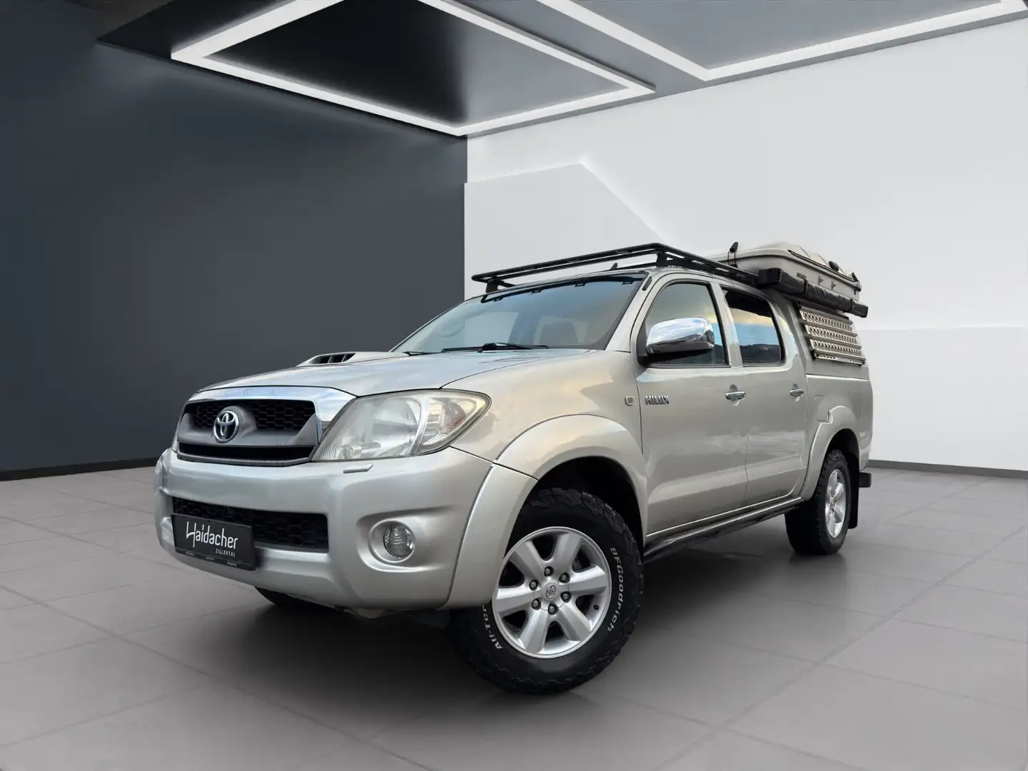 Toyota Hilux Silber - 2