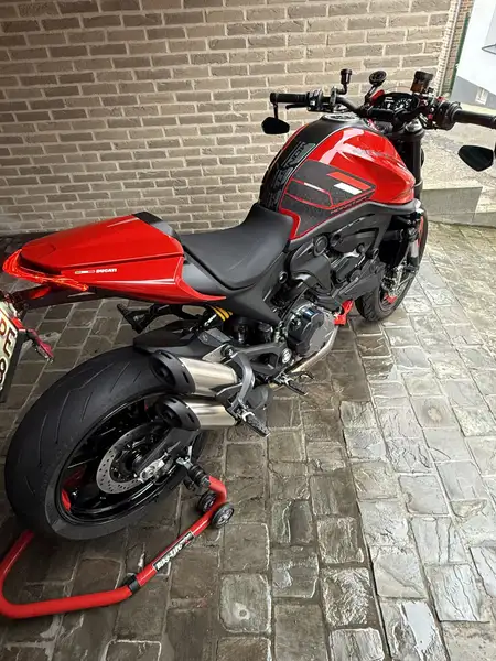 Ducati Monster 937 - foto 2