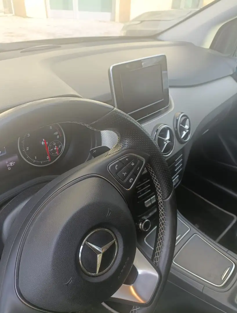 Mercedes-Benz B 200 Classe B - T246 d (cdi) Executive auto Zwart - 2