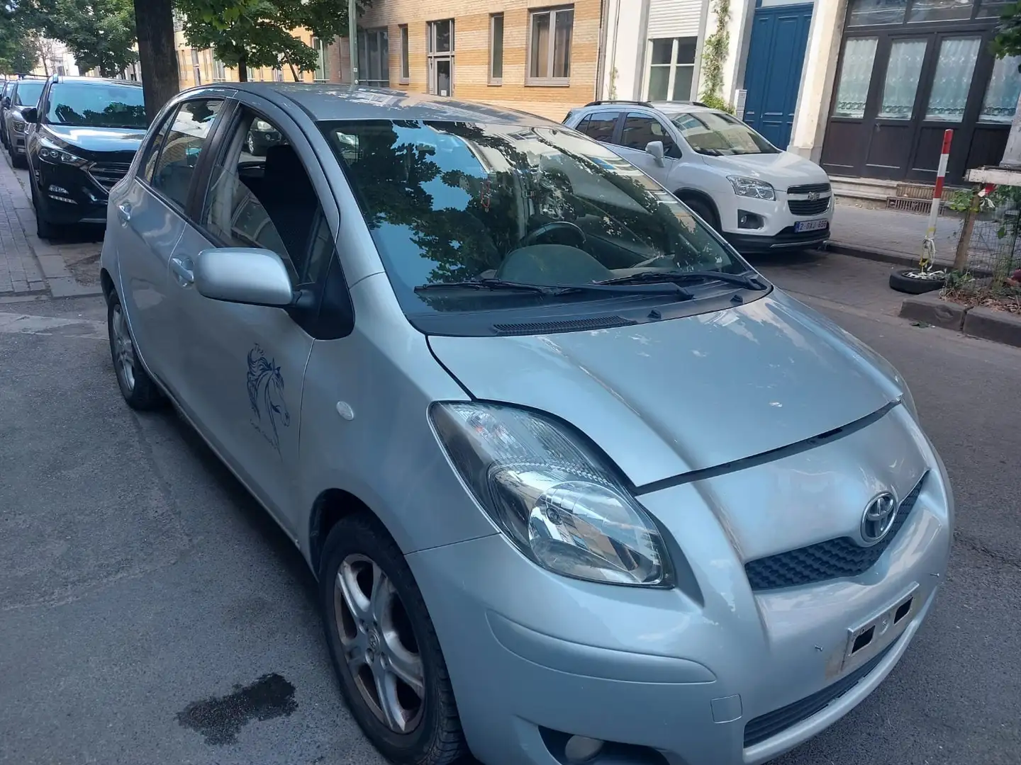 Toyota Yaris 1.33i VVT-i London Gris - 1