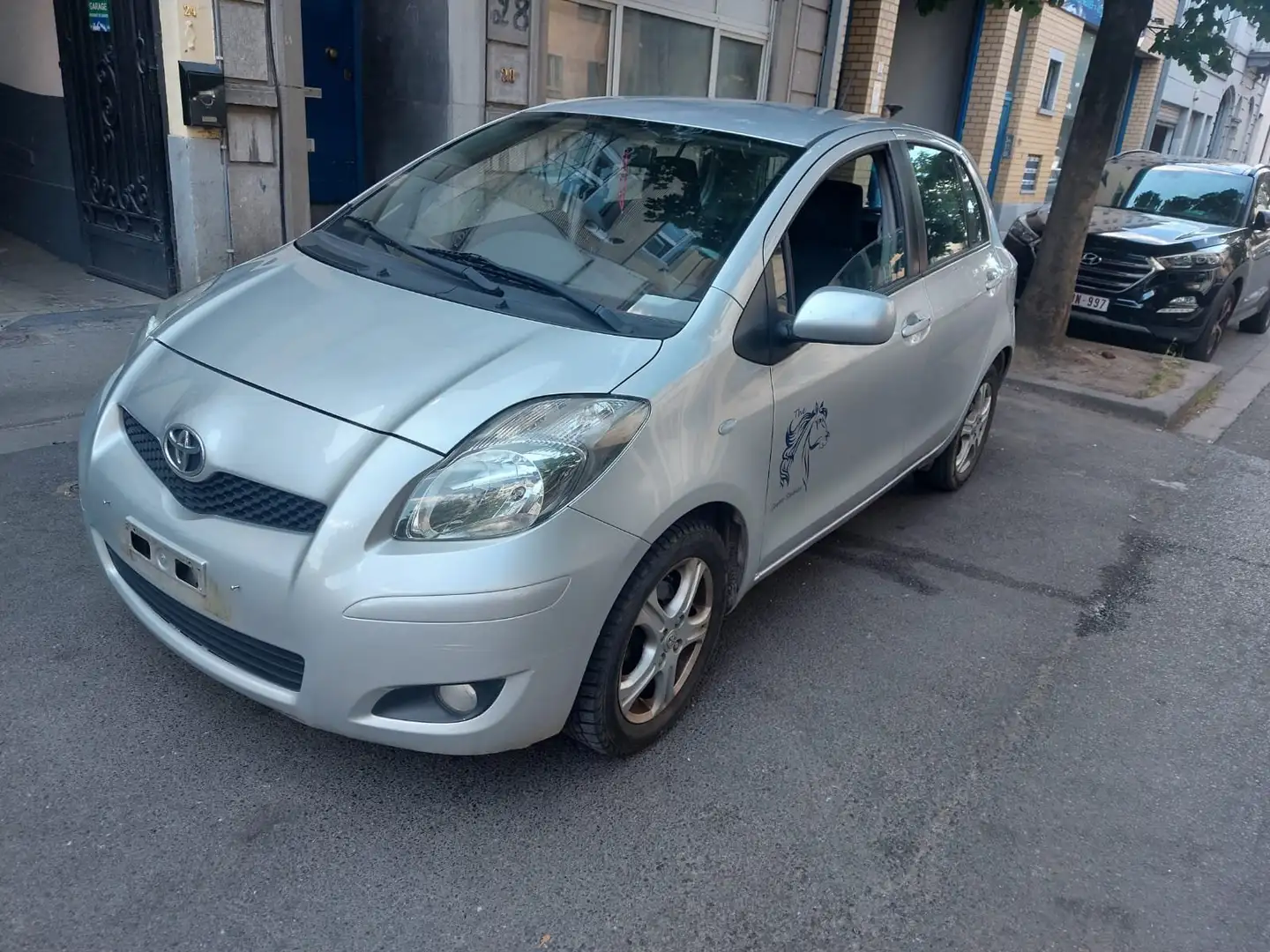 Toyota Yaris 1.33i VVT-i London Gris - 2