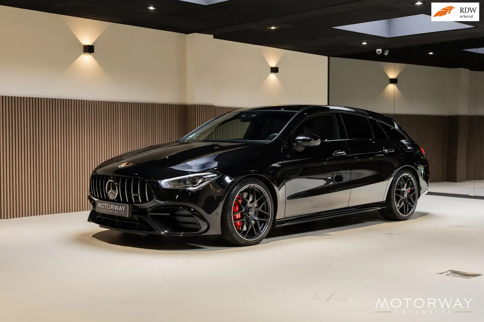 Mercedes-Benz CLA 45 AMG Shooting Brake S 4MATIC+ Premium Plus |PANO|CAMERA Zwart - 1
