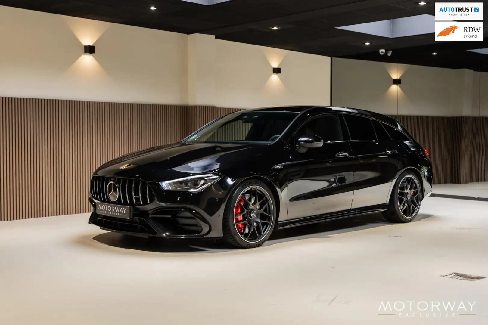 Mercedes-Benz CLA 45 AMG Shooting Brake S 4MATIC+ Premium Plus |PANO|CAMERA Zwart - 1
