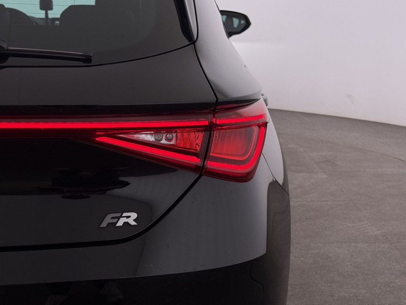 SEAT Leon 1.5 eTSI FR Aut LED SKY RADAR NAVI SITZHZG — photo 11