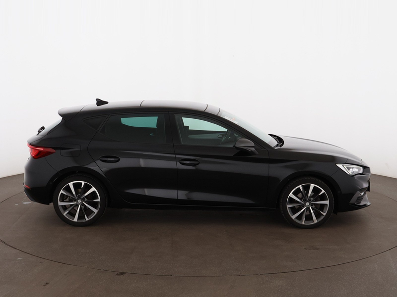 SEAT Leon 1.5 eTSI FR Aut LED SKY RADAR NAVI SITZHZG — photo 9