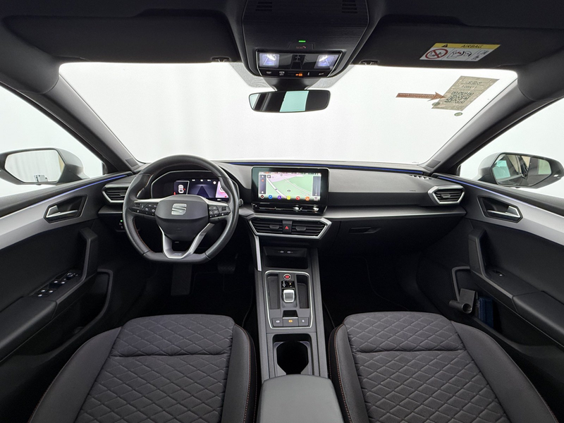 SEAT Leon 1.5 eTSI FR Aut LED SKY RADAR NAVI SITZHZG — photo 13