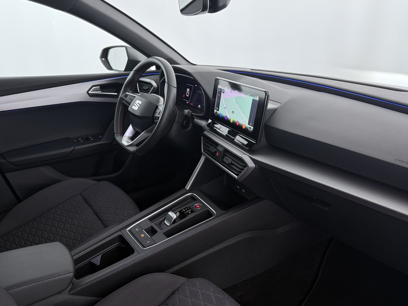 SEAT Leon 1.5 eTSI FR Aut LED SKY RADAR NAVI SITZHZG — photo 14