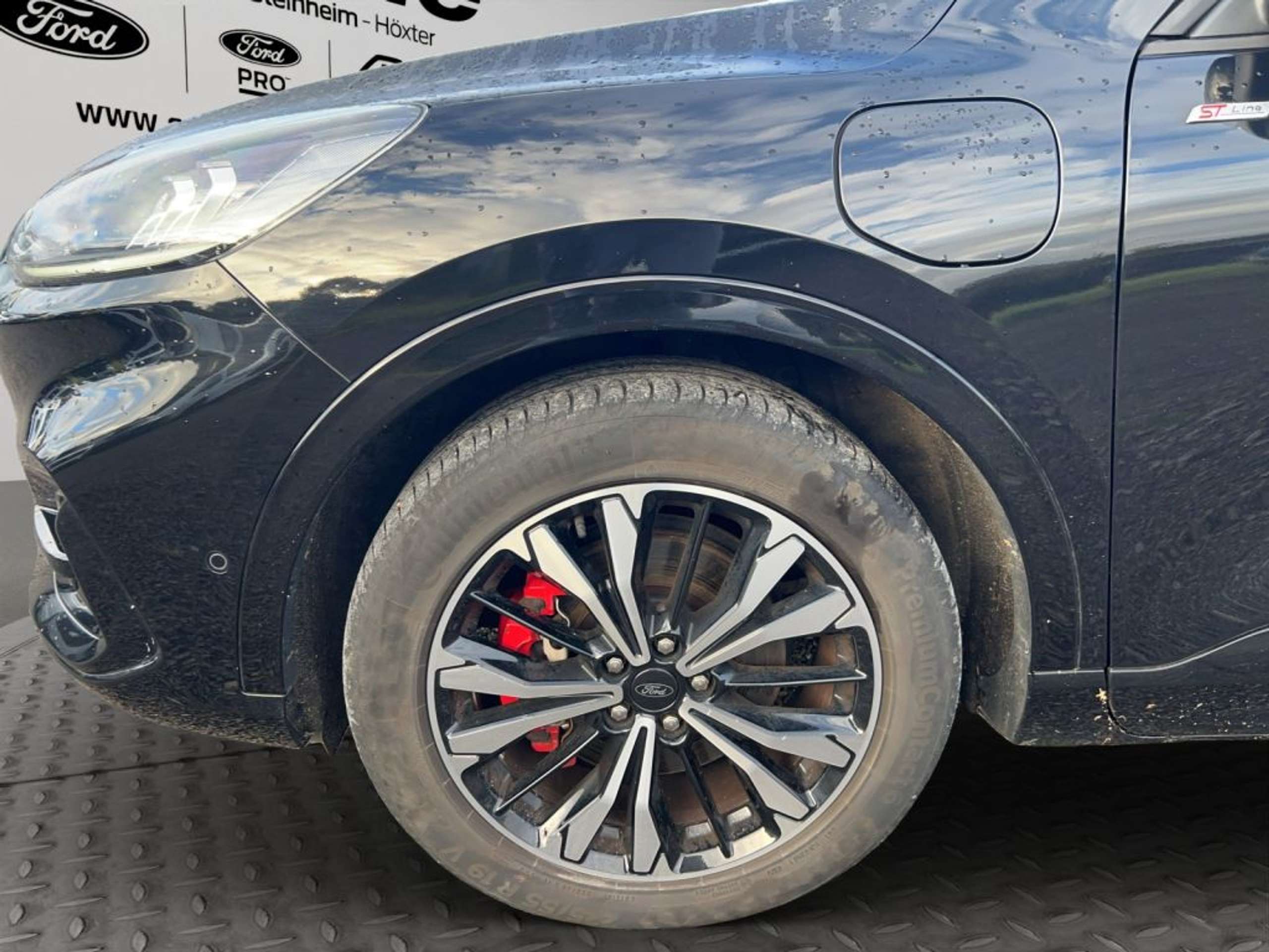 Fahrzeugabbildung Ford Kuga 2.5 Duratec PHEV ST-LINE - mit KI generiert/bearbeitet
