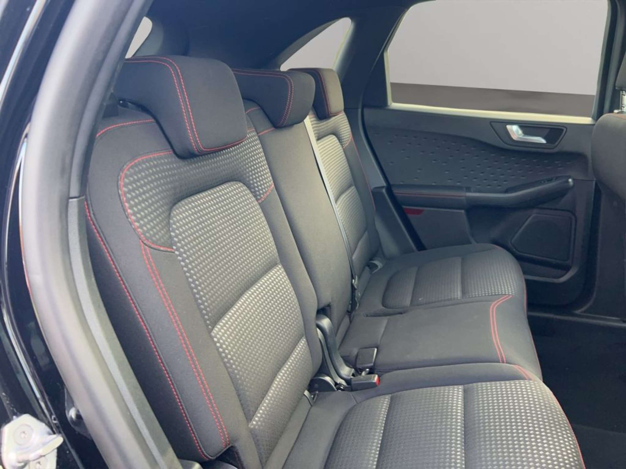Fahrzeugabbildung Ford Kuga 2.5 Duratec PHEV ST-LINE - mit KI generiert/bearbeitet