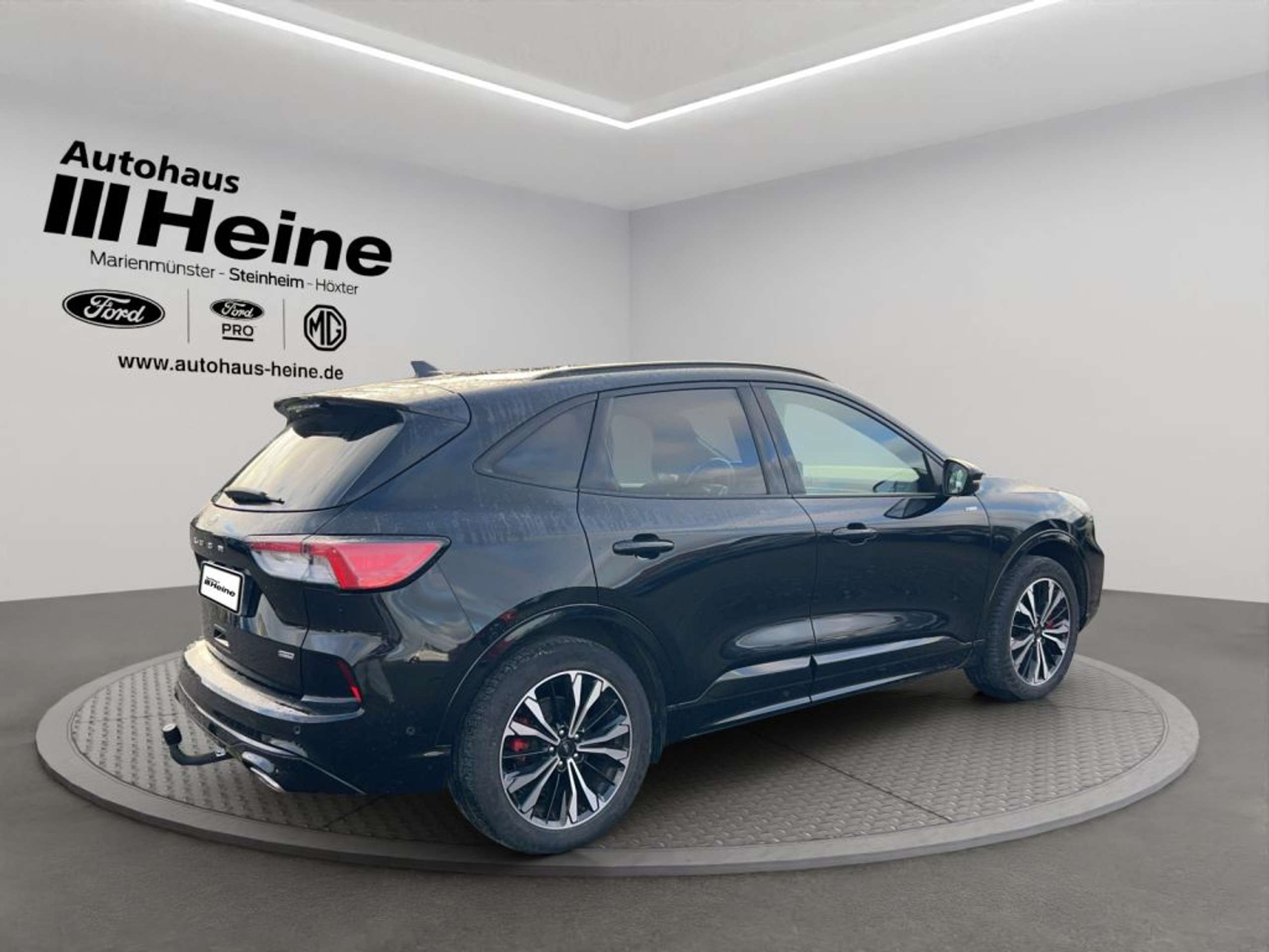Fahrzeugabbildung Ford Kuga 2.5 Duratec PHEV ST-LINE - mit KI generiert/bearbeitet