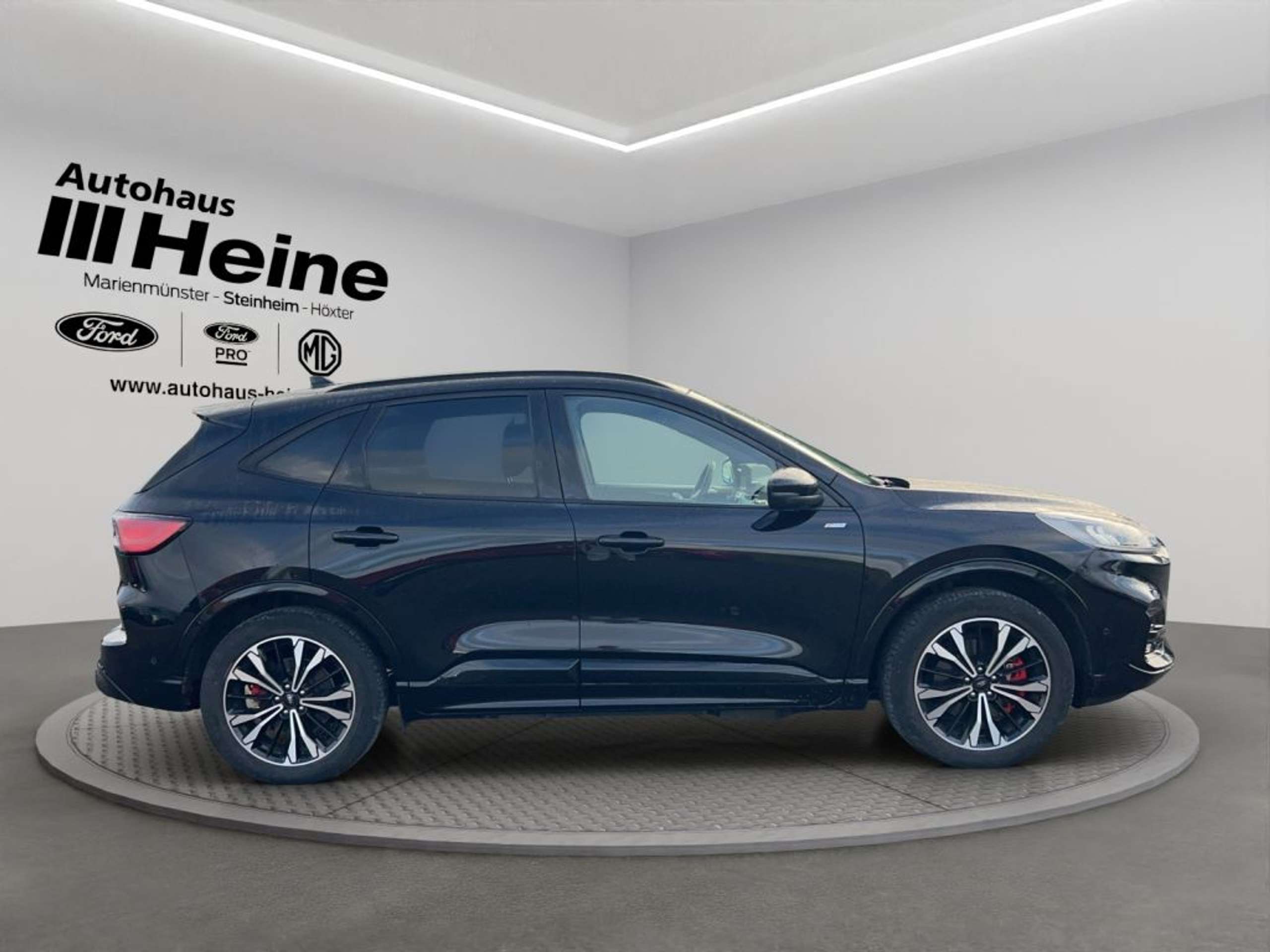 Fahrzeugabbildung Ford Kuga 2.5 Duratec PHEV ST-LINE - mit KI generiert/bearbeitet