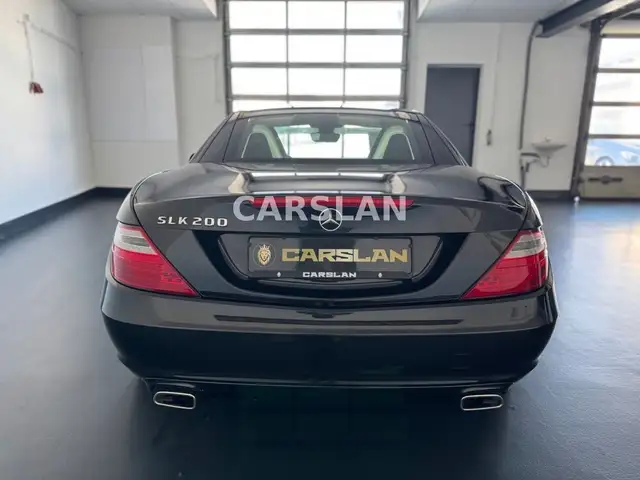 Mercedes-Benz SLK view 13