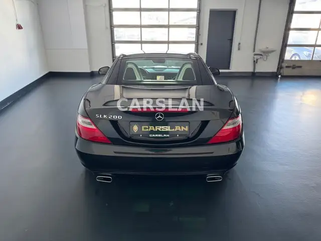 Mercedes-Benz SLK view 10