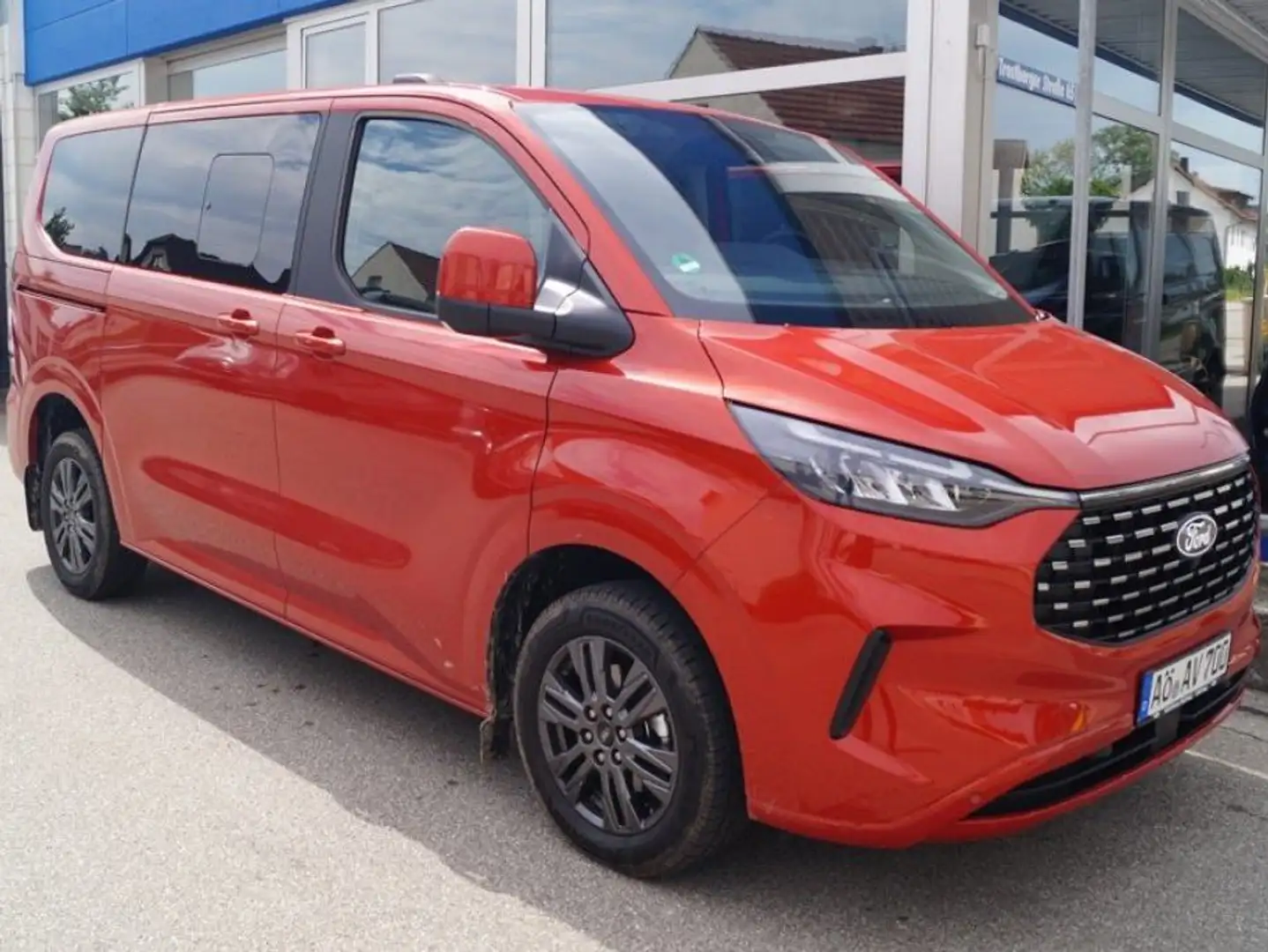 Ford Tourneo Custom 320 L1H1 Titanium Sofort verfügbar Rojo - 2