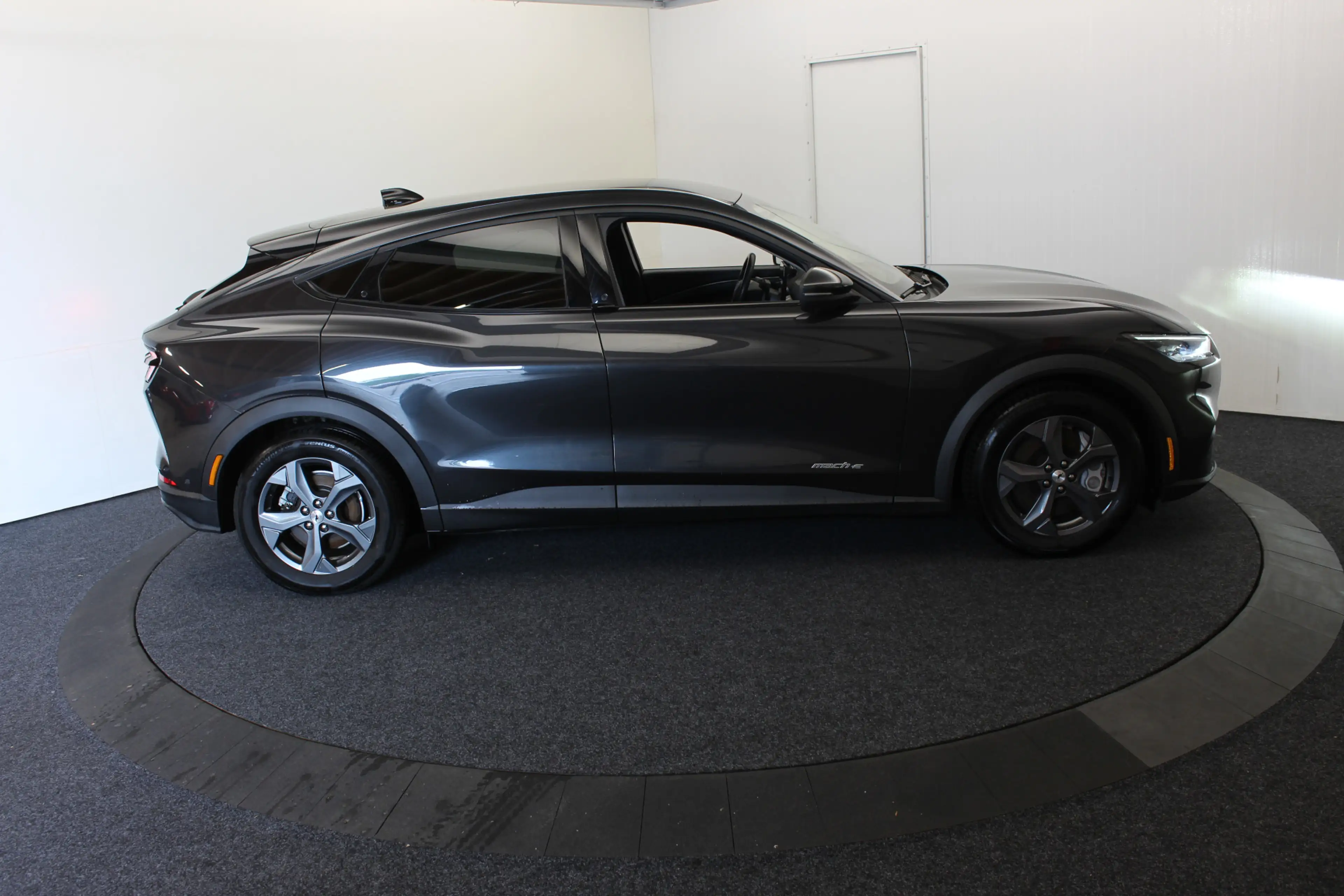 Ford Mustang Mach-E RWD 75 kWh 360°Cam Pano Techpack — photo 13