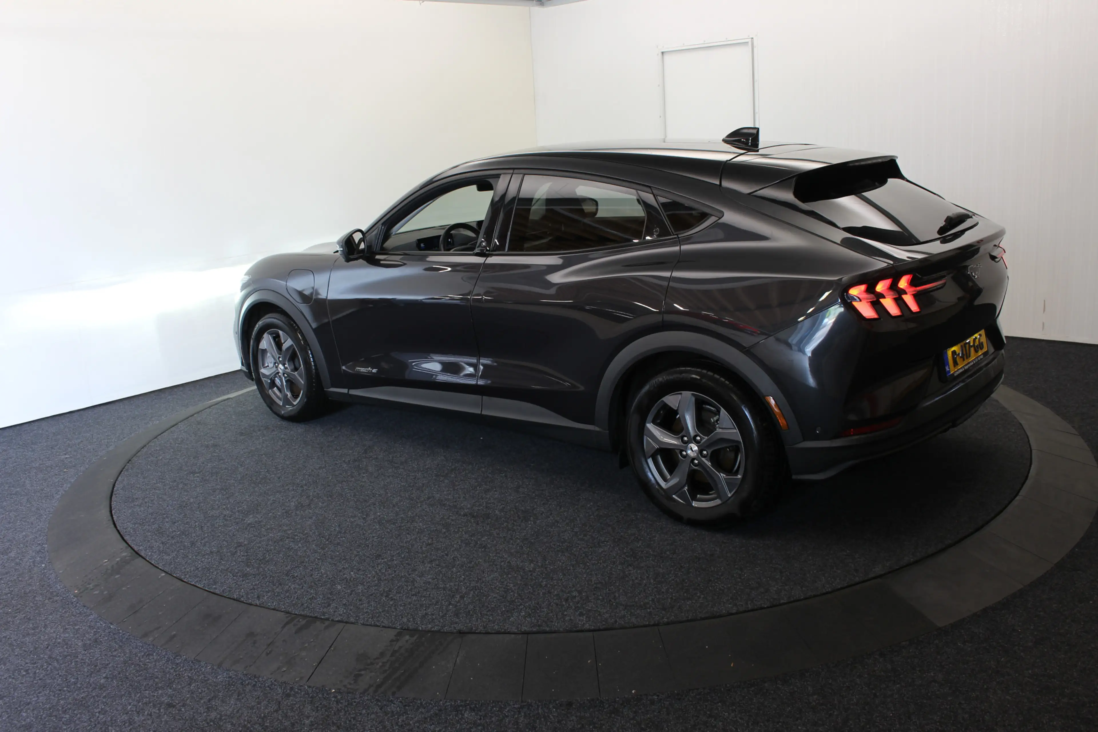 Ford Mustang Mach-E RWD 75 kWh 360°Cam Pano Techpack — photo 10