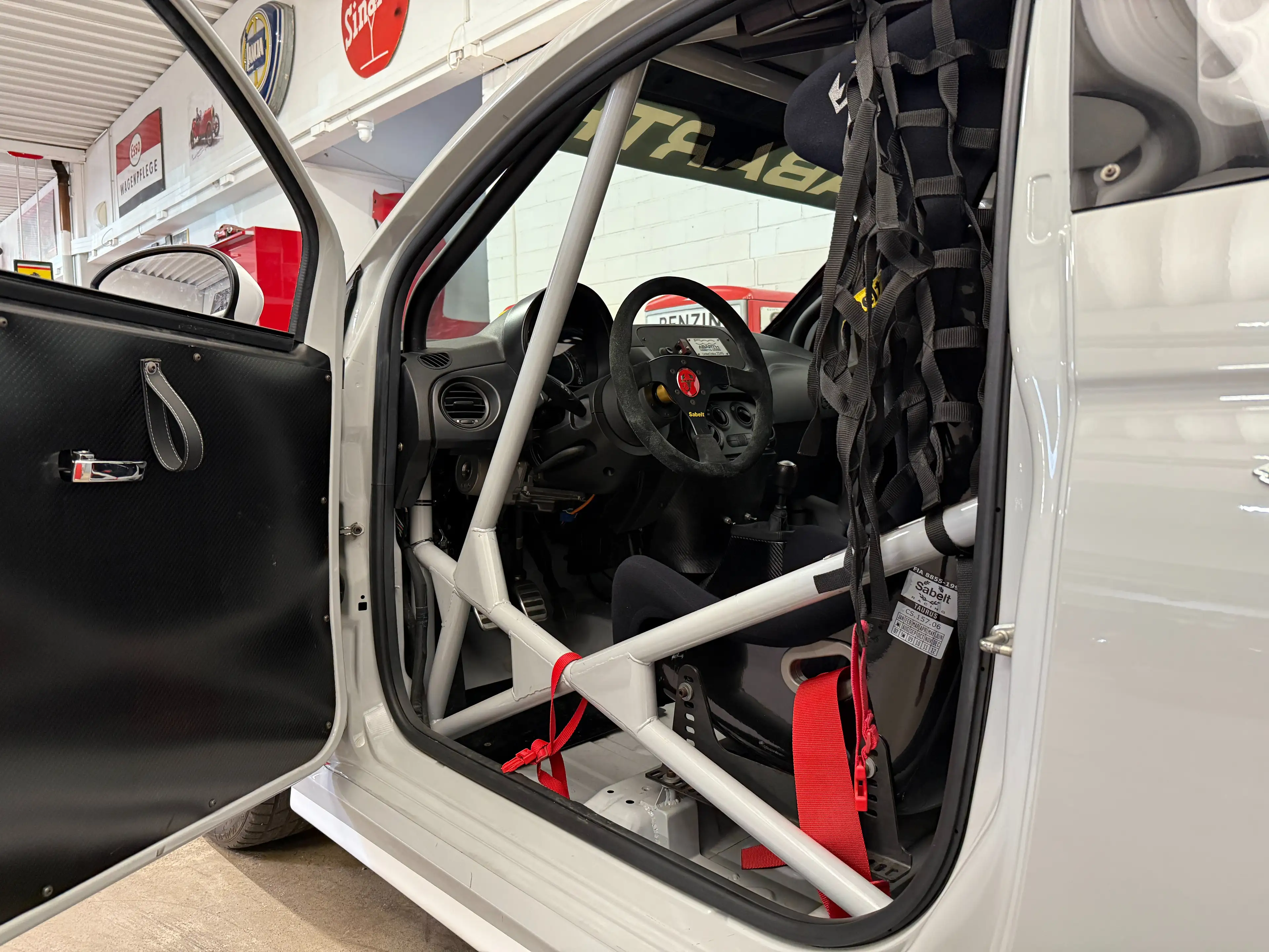 Abarth 695 Assetto Corse No. 25/49 — photo 6