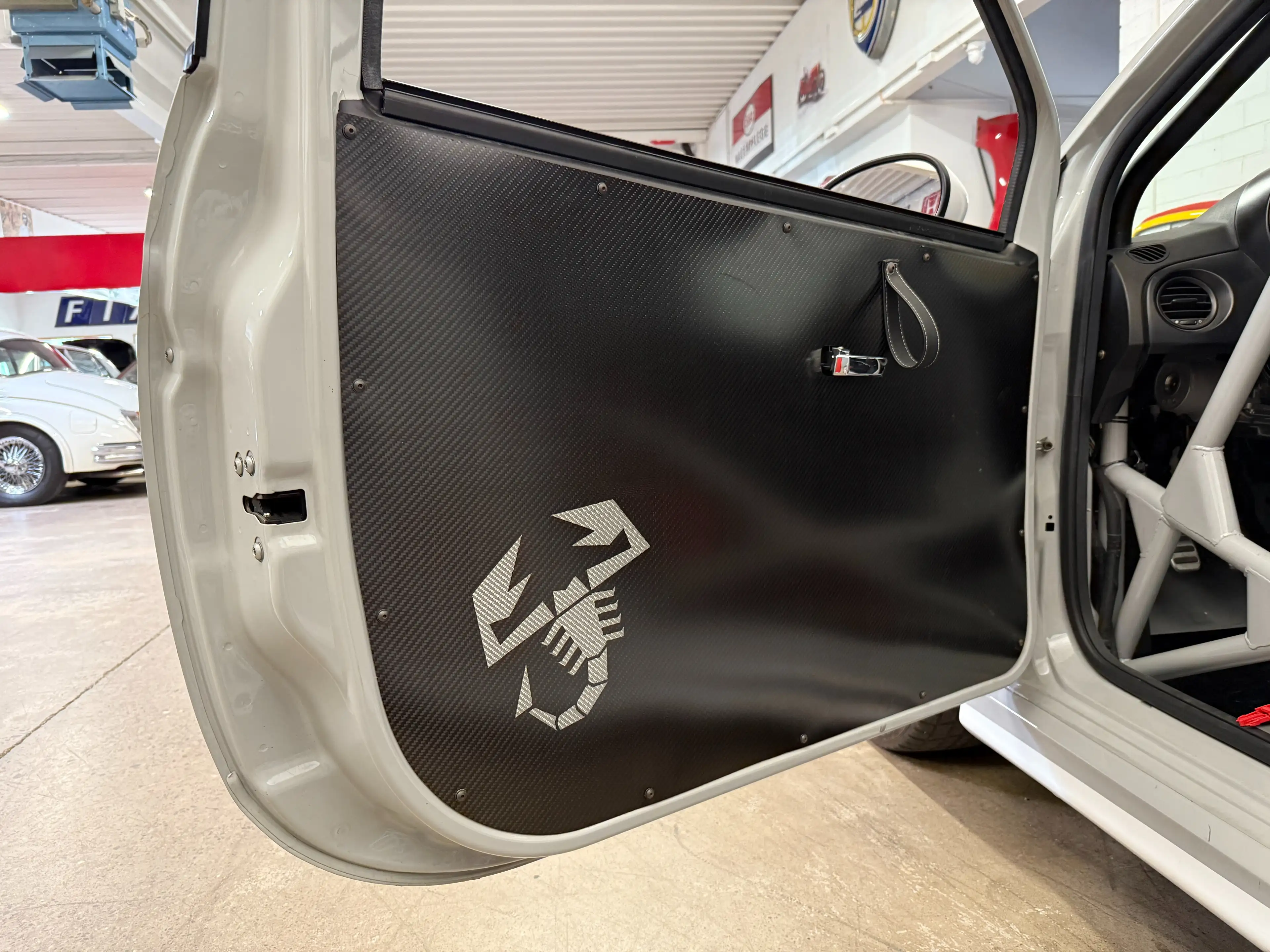 Abarth 695 Assetto Corse No. 25/49 — photo 5