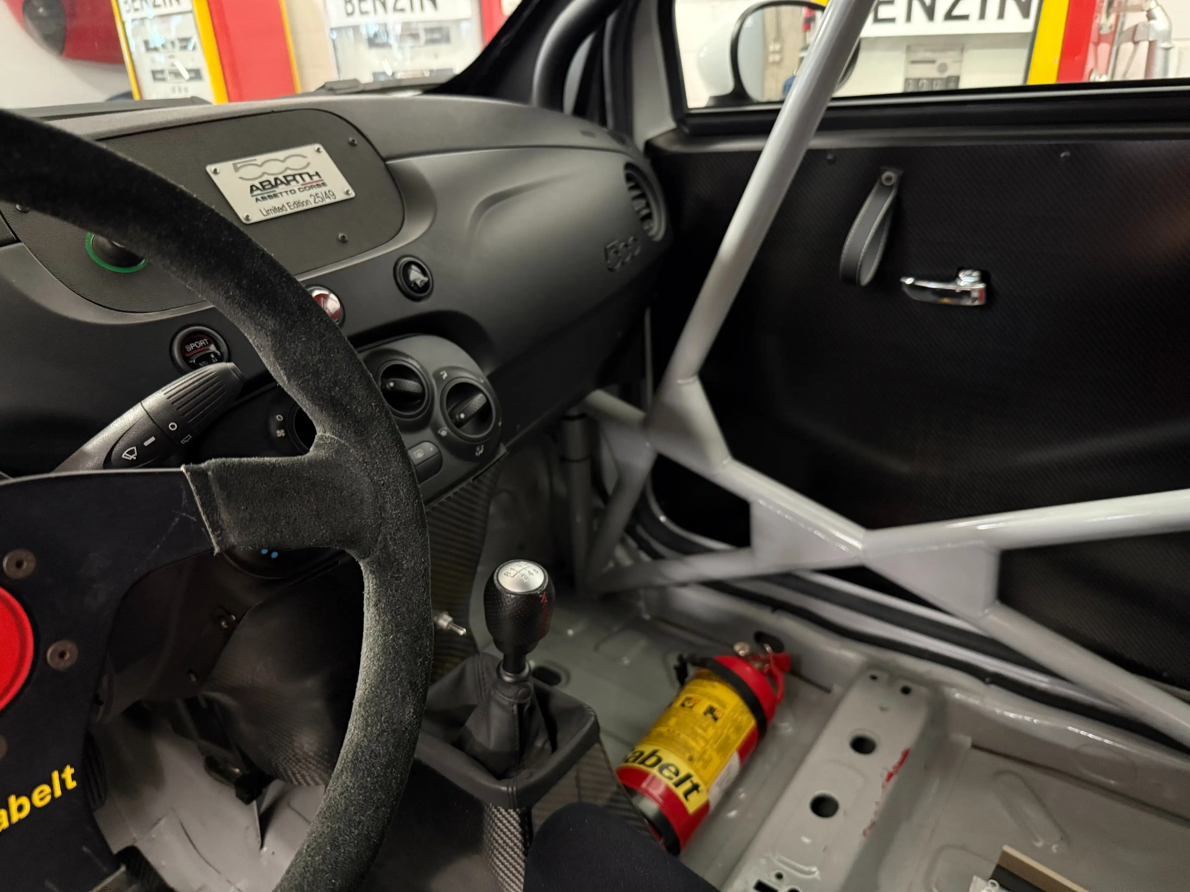 Abarth 695 Assetto Corse No. 25/49 — photo 9