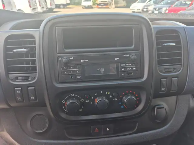 Opel Vivaro view 9