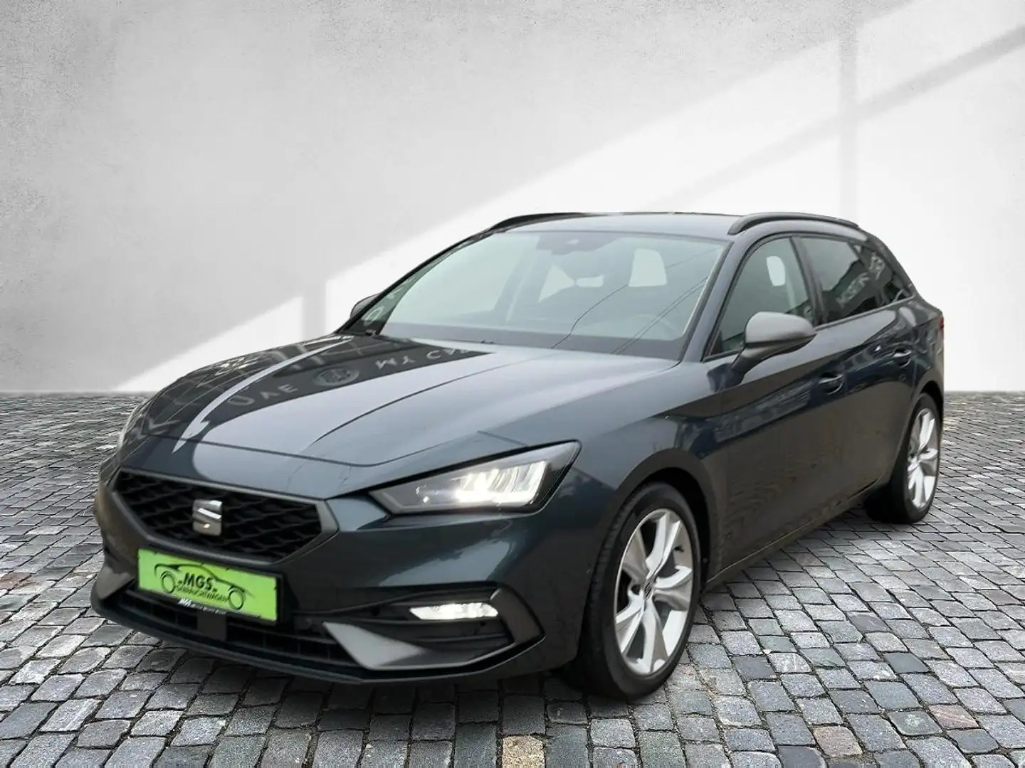 SEAT Leon FR 1.5 eTSI ACT DAB #BT #NAVI #S&S #SHZ Grau - 2