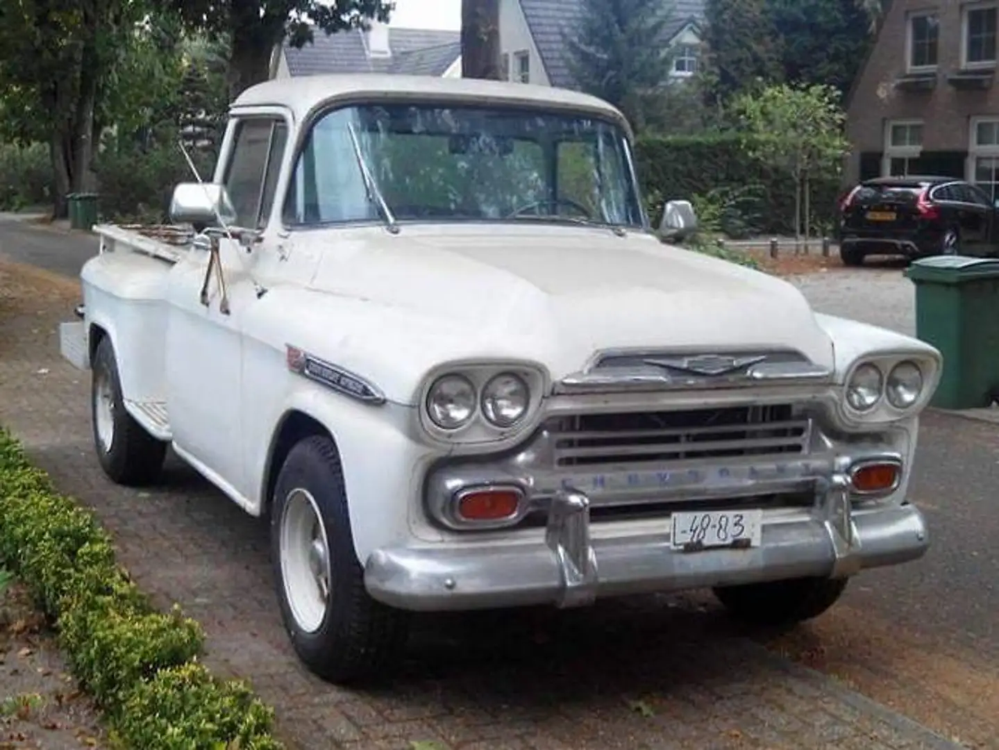 Oldtimer Chevrolet APACHE 3600 bijela - 2