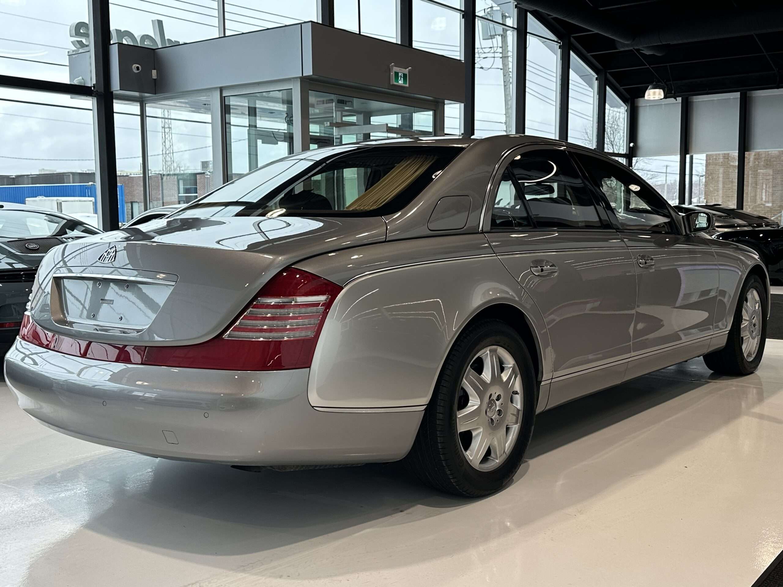 2004 Maybach 57 4dr Sdn SWB thumb 11