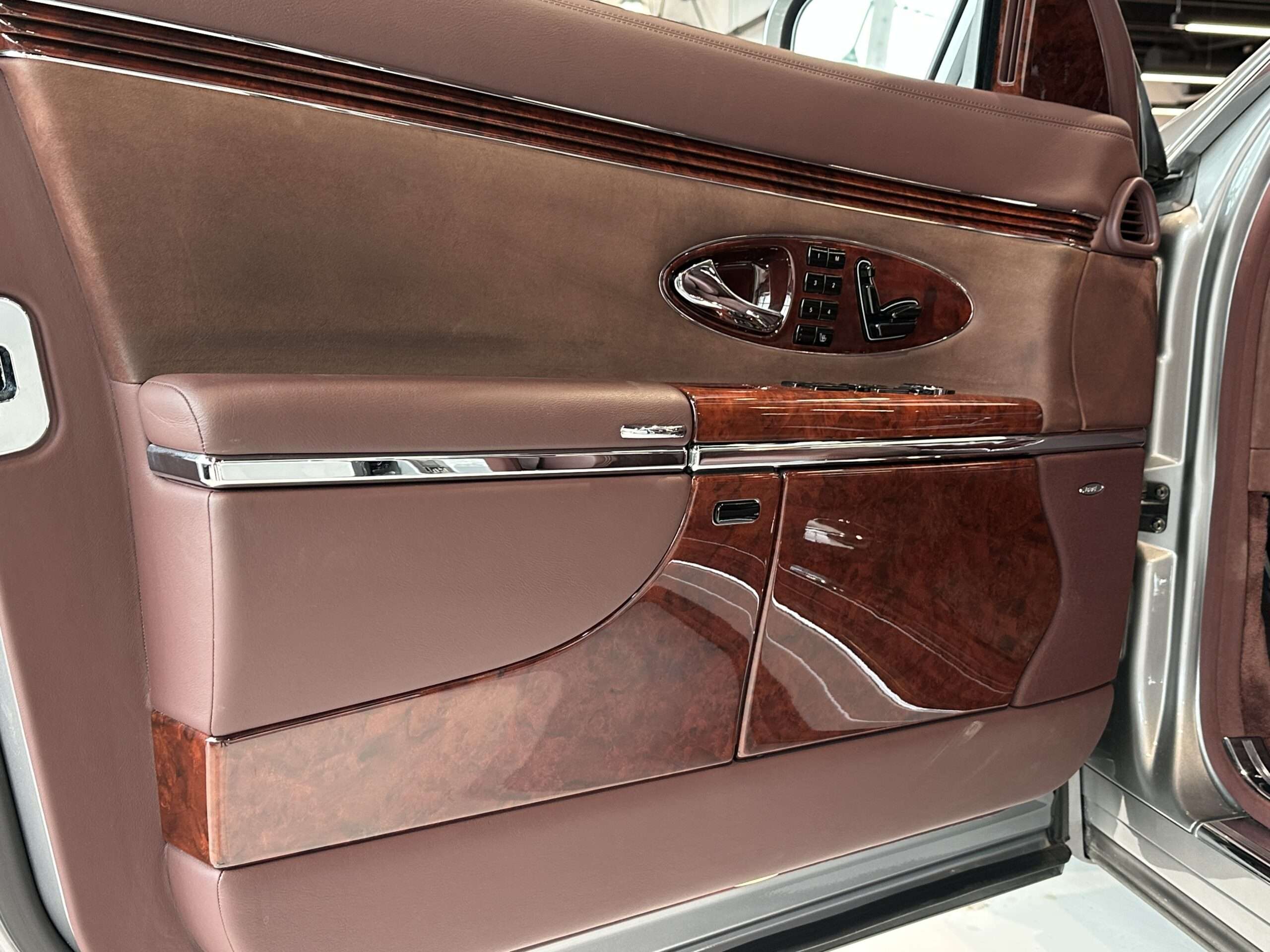 2004 Maybach 57 4dr Sdn SWB thumb 15