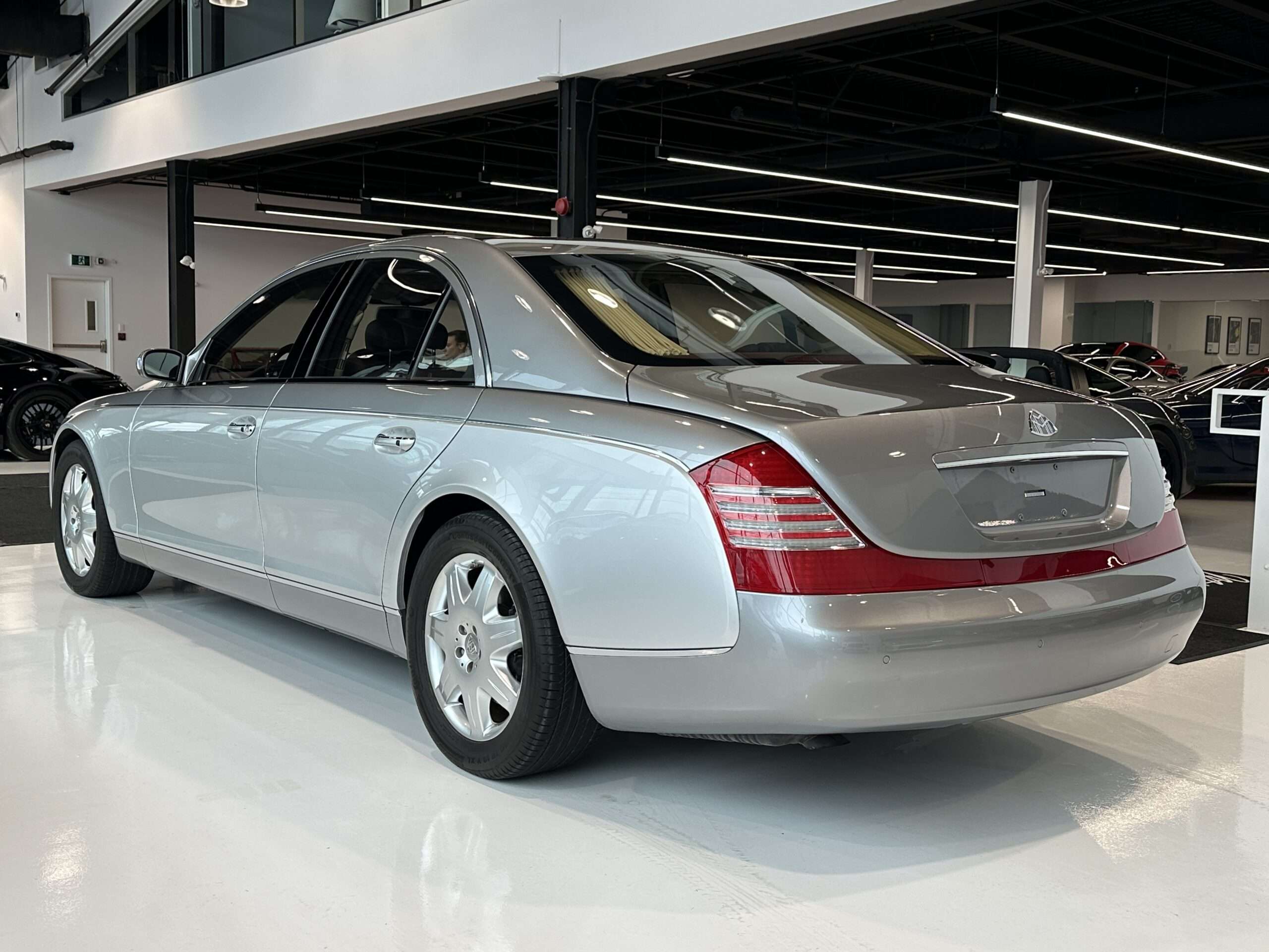 2004 Maybach 57 4dr Sdn SWB thumb 9