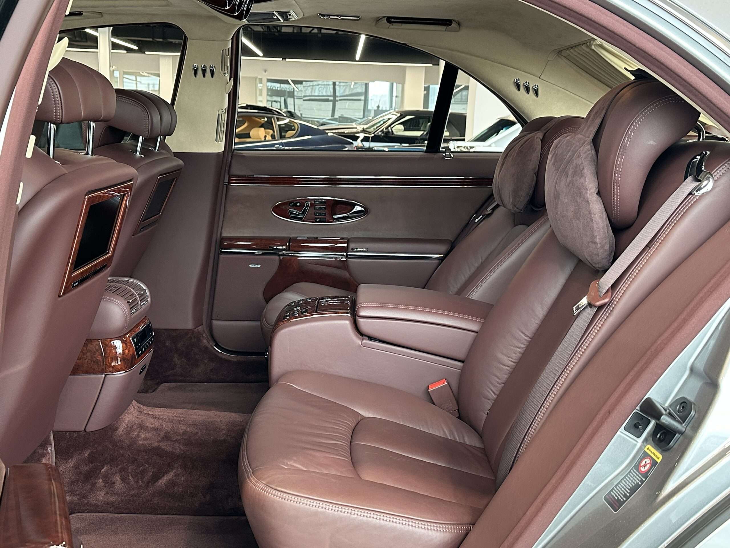 2004 Maybach 57 4dr Sdn SWB thumb 20