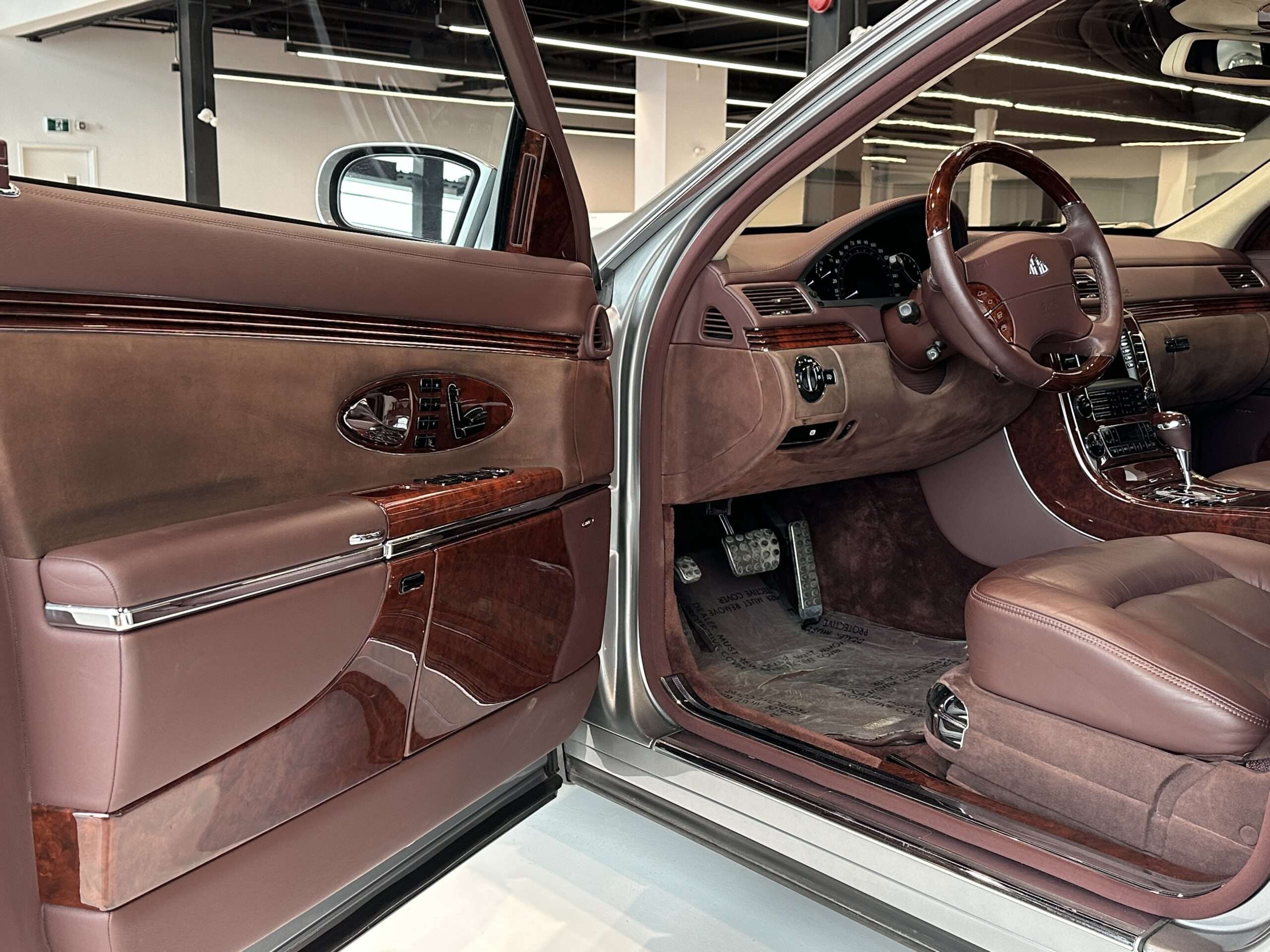 2004 Maybach 57 4dr Sdn SWB thumb 14