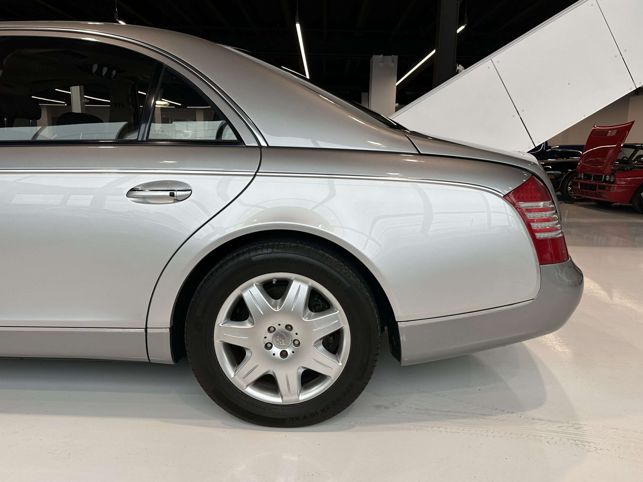 2004 Maybach 57 4dr Sdn SWB thumb 7