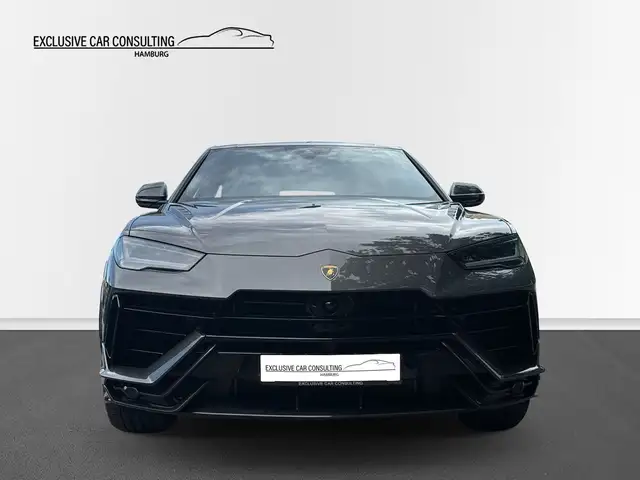 Lamborghini Urus view 2