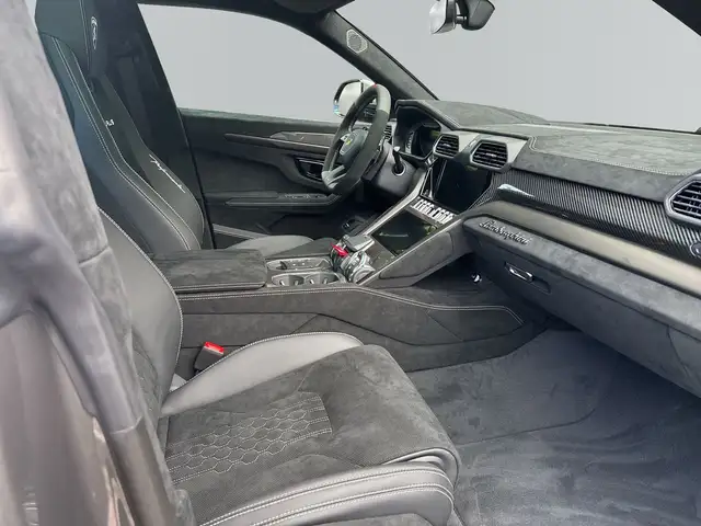 Lamborghini Urus view 9