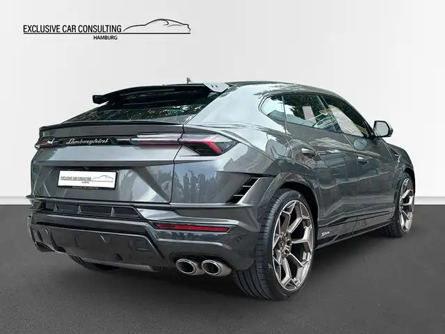 Lamborghini Urus view 6