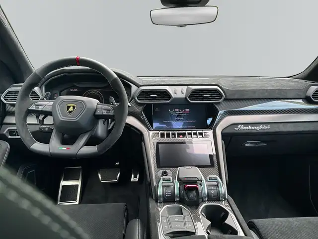 Lamborghini Urus view 7