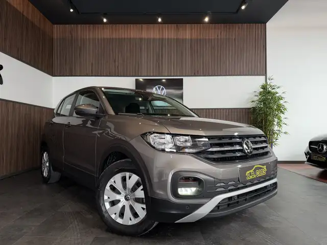 Volkswagen T-Cross view 3
