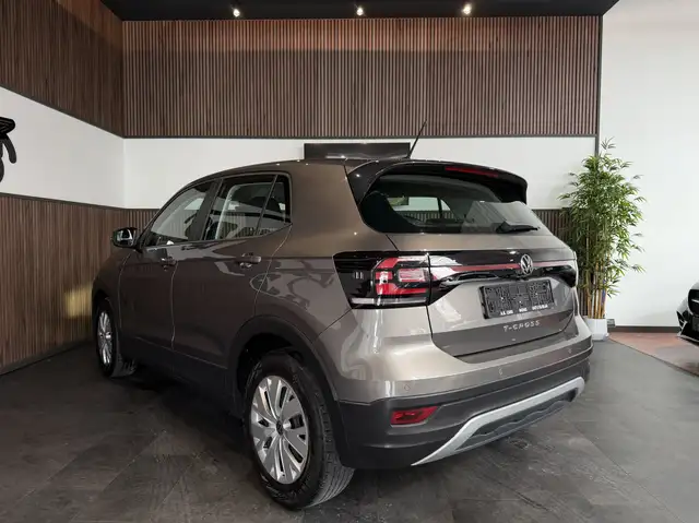 Volkswagen T-Cross view 4