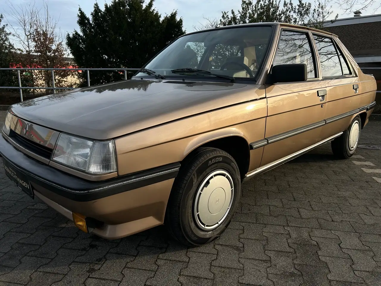 Renault R 9