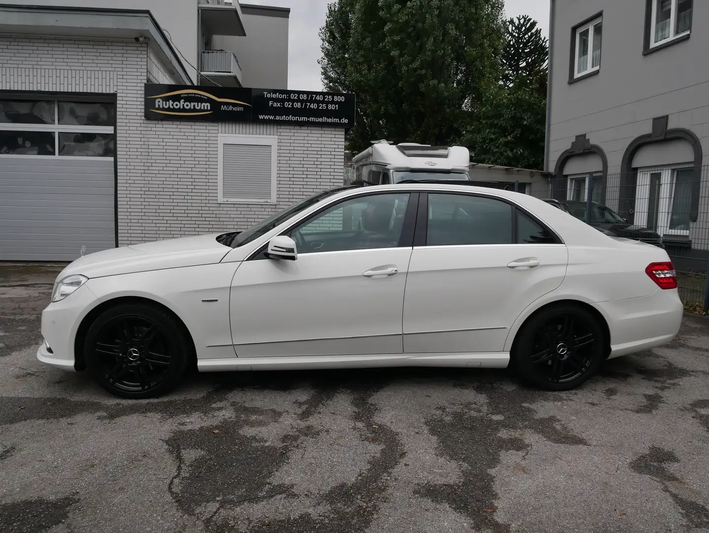 Mercedes-Benz E 350 E 350 CDI BlueEfficiency AMG Pano ILS Navi Kamera Blanc - 2