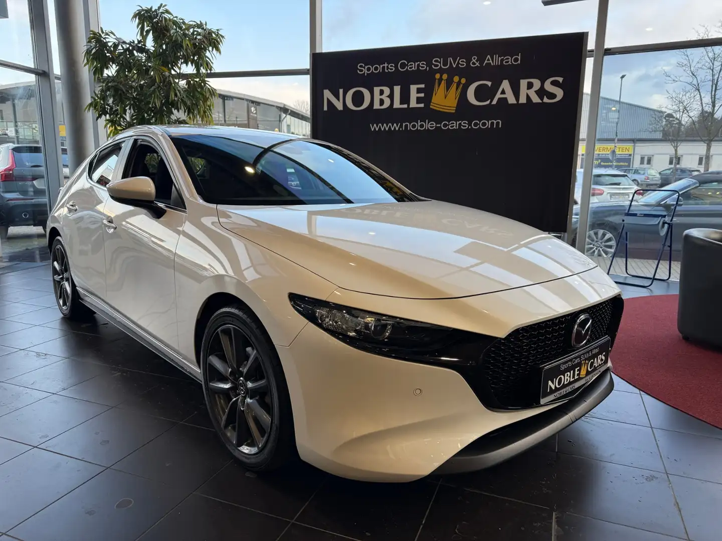 Mazda 3 Lim. 5-trg. Selection RFK LED NAVI Head-up Weiß - 1