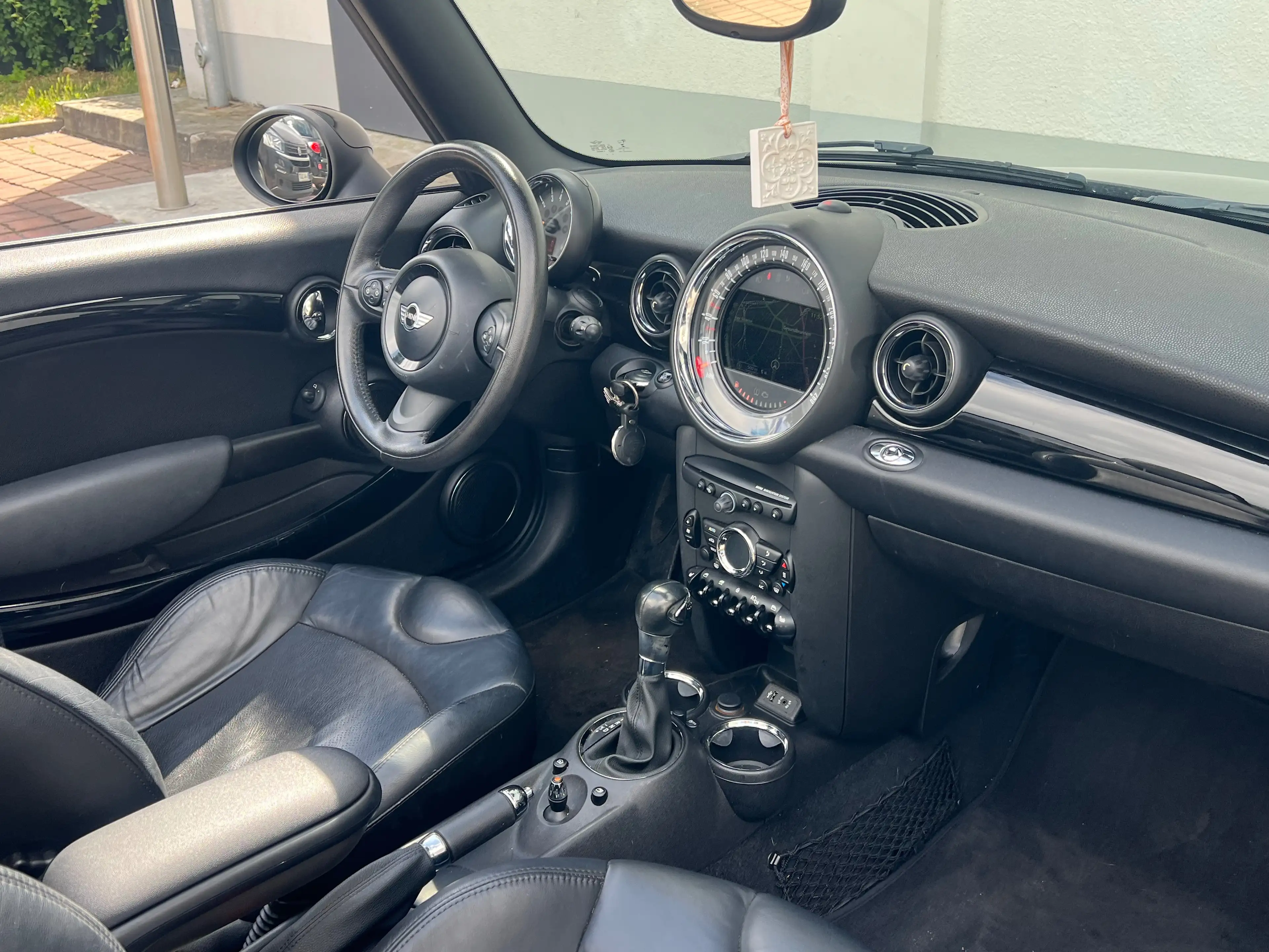 MINI Cooper Cabrio 1.6 Automatik *LEDER+NAVI+PDC+URO6* 2015 — photo 11