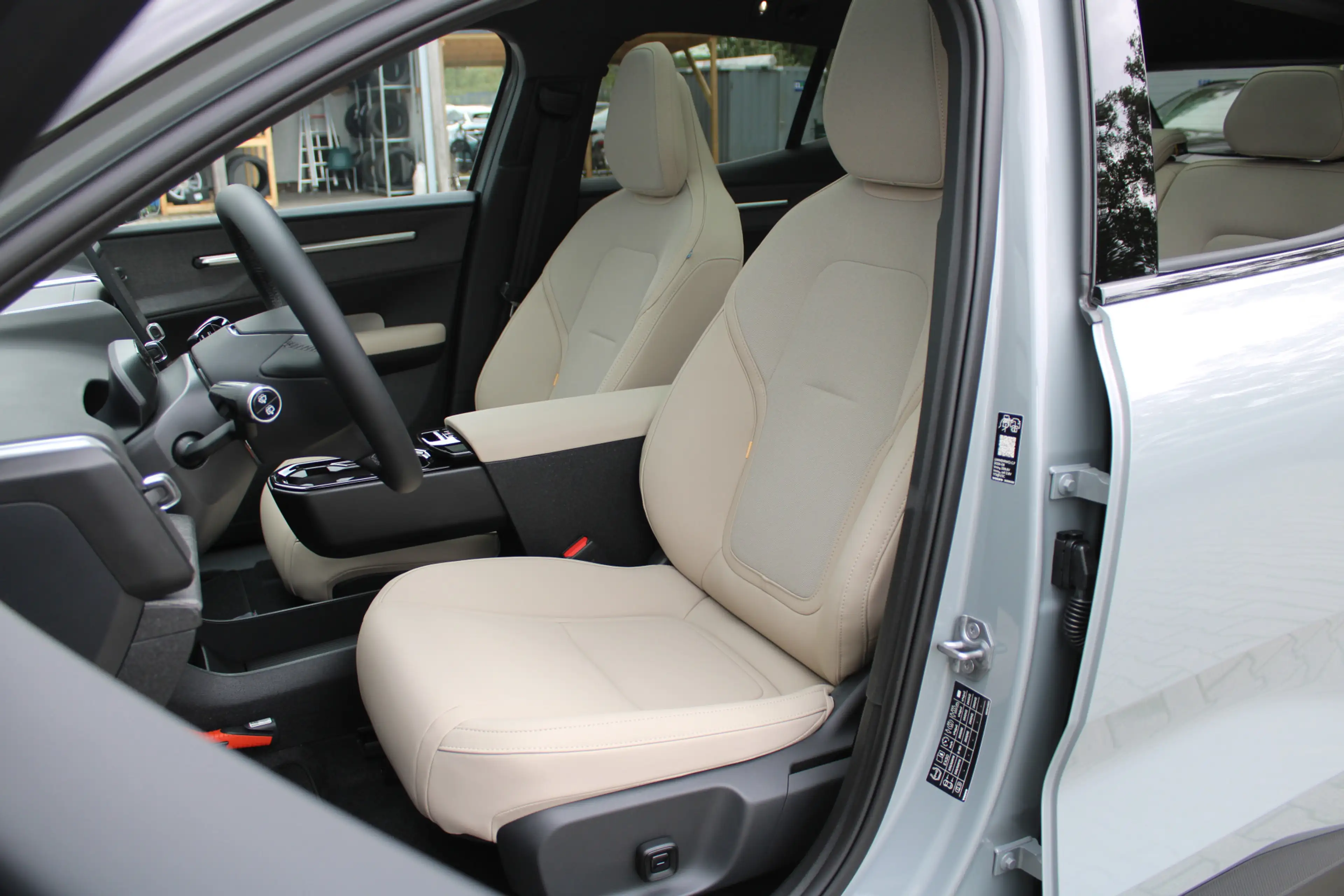 Volvo EX30 Cross Country P5 Plus Europa 69 kWh | Harvest Inte — photo 4
